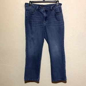 Lee Jeans 18 Short Blue Medium Wash Stretchy Straight Embroidered Pockets